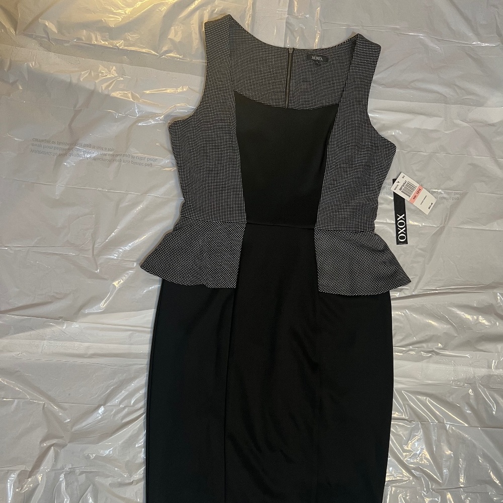 NWT XOXO Junior Sleeveless Peplum Dress in Black & White Size 13/14 - Picture 4 of 11